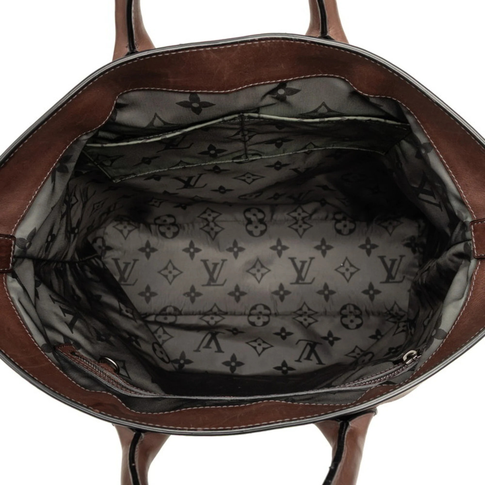 LOUIS VUITTON Authentic Brown Leather Shoulder Bag - Picture 4 of 7